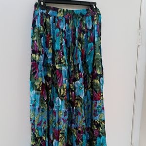 Women's size M crepe maxi skirt